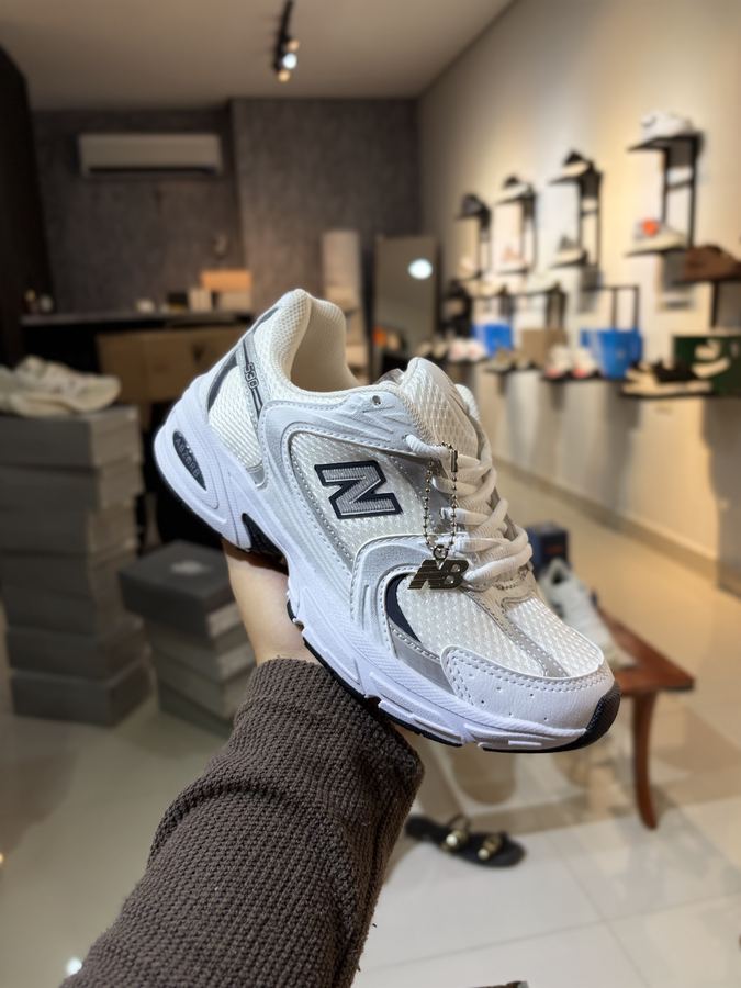 Tênis New Balance 530 Branco/Prata/Grafite
